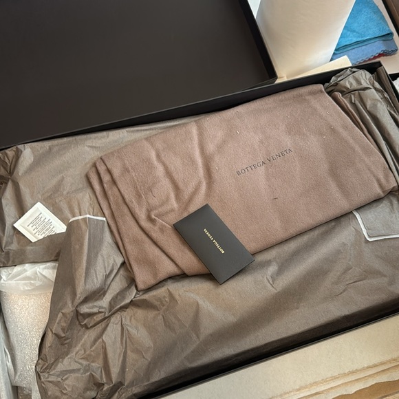 Bottega Veneta Leather Pull-On Boot - Picture 12 of 15